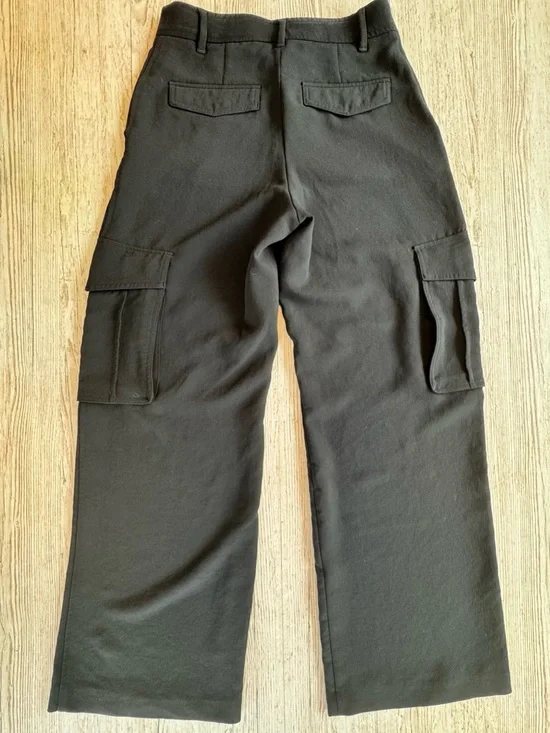 Wilfred by Aritzia Wide Leg Cargo Utility Pants in Black size 8 - Picture 5 of 10
